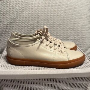 Frye Gia low lace, size 9 women